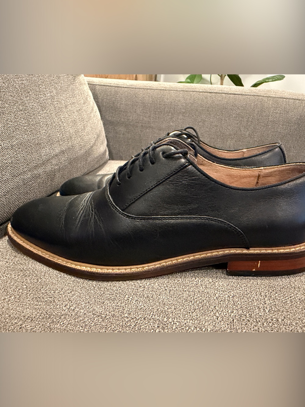 Men's Black Leather Derby Shoes with Contrast Welt